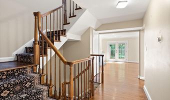 2345 S ROLFE St S, Arlington, VA 22202
