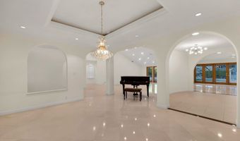 4446 Hayvenhurst Ave, Encino, CA 91436