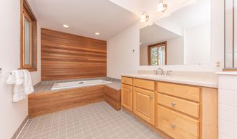 2225 Chaucer Ct, Ann Arbor, MI 48103
