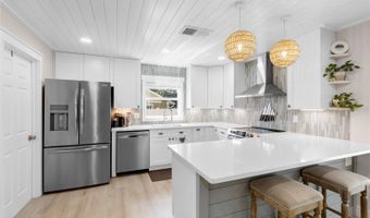 327 FRANCIS Dr, Apollo Beach, FL 33572
