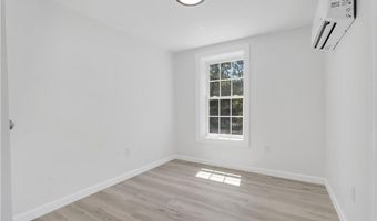 78 School St, North Smithfield, RI 02876