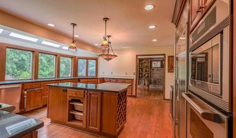 1 WILLOW BROOK Ln, Annandale, NJ 08801
