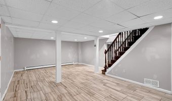 18 Nolan Dr, Bloomfield, CT 06002