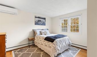 7 Maria St, Lincoln, RI 02865