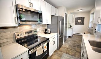 925 S WEST Ct, Appleton, WI 54915