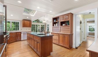 237 Highland Ave, Warwick, RI 02886