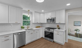 21 Hope Hill Ter, Cranston, RI 02921