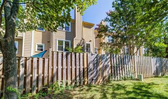 8 CARRIAGE HOUSE Cir, Alexandria, VA 22304