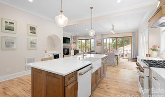 2800 Hilliard Dr, Charlotte, NC 28205