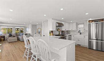 102 Lincoln Ave, East Providence, RI 02915