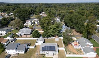 422 Maple Dr, Belford, NJ 07718