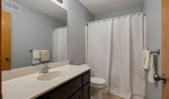 15564 Vale St NW, Andover, MN 55304