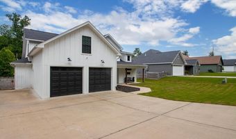 616 HIRAM Dr, Bauxite, AR 72011