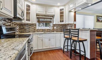 8 N AVON Dr, Claymont, DE 19703