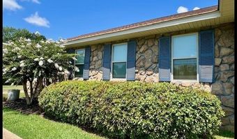 307 Hickory Ln, Batesville, MS 38606