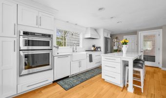 79 Sturgis Ln, Barnstable, MA 02630