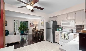 2376 Hiddengarden Ct, Ballwin, MO 63021