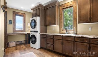 6 Valley Watch Ct, Banner Elk, NC 28604