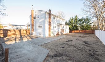 98 Monroe St, Amityville, NY 11701