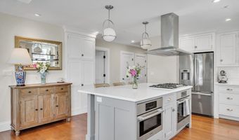 284 Bunker Hill St 4, Boston, MA 02129