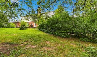 3 Topwood Dr, Ballwin, MO 63011