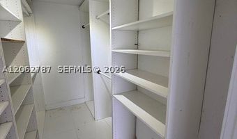 19707 Turnberry Way 24B, Aventura, FL 33180