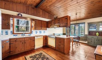 316 Court House Ln, Burrillville, RI 02859