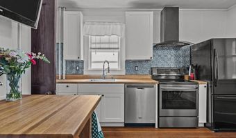 32 Thurston Ave A, Newport, RI 02840