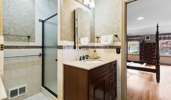 42 Pheasant Ridge Dr, Albany, NY 12211