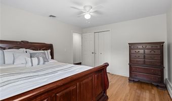 2 Dogwood Dr, Cranston, RI 02921