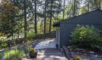 1000 Ivy Ln, Ashland, OR 97520