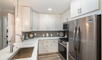 75 S REYNOLDS St 411, Alexandria, VA 22304