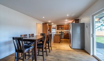 1057 4th St SE, Bandon, OR 97411