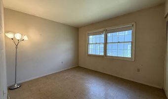 19 Courtland Ln, Aberdeen, NJ 07747