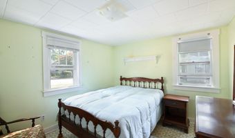 7 Freeman St, Bourne, MA 02532