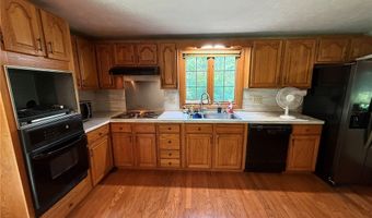 6400 Juniper Dr, Amherst, OH 44001