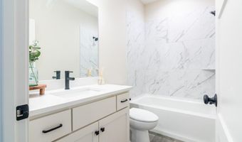 16721 Pinehurst Dr, Basehor, KS 66007