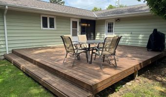 322 5th St E, Bottineau, ND 58318