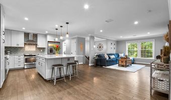 8605 ARDFOUR Ln, Annandale, VA 22003
