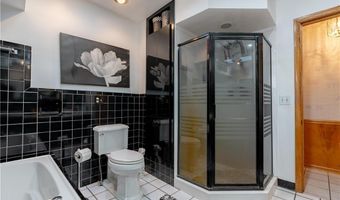 2025 S Plaza Dr, Akron, OH 44319