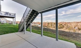 925 Meramec Grove Dr, Ballwin, MO 63021