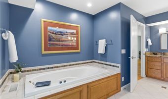 985 Goldenrod Trl, Aurora, OH 44202