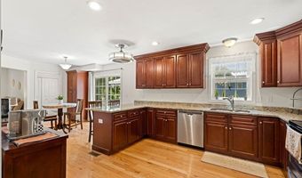34 Amesbury Ave, Amesbury, MA 01913