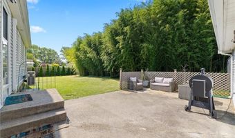 10 Philips Ave, Middletown, RI 02842