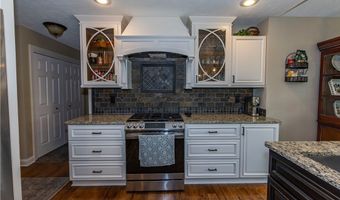 300 Lakeview Cir, Aurora, OH 44202