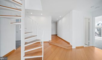 2106 CHESAPEAKE HARBOUR Dr 202, Annapolis, MD 21403