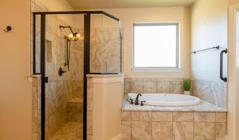2106 Ridgecrest Dr, Weatherford, TX 76087