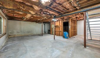 24 Iron Gate Ln, Cromwell, CT 06416