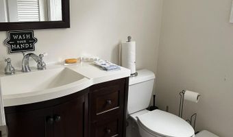 185 Harbor Inn Rd, Bayville, NJ 08721