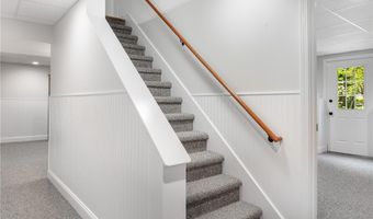 91 Woodridge Dr, North Kingstown, RI 02874